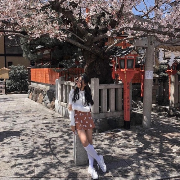 Hi! This is Pratiksha🤍🦋 Here to clear out pre-loved pieces from my wardrobe! - Picture 4 of 8